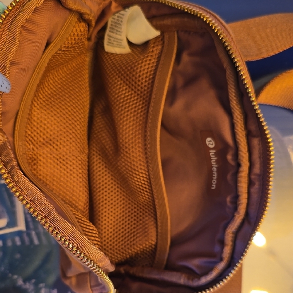 Rose Pink Lululemon 1 L BELT BAG, Gold Hardware - Picture 3 of 6